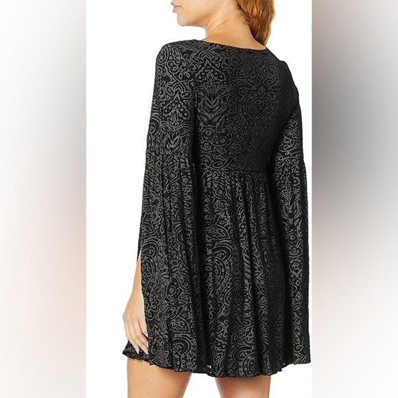 Cupcakes & Cashmere Janna Burnout Velvet Shift w/Split Sleeves Black SZ Small - Picture 2 of 10